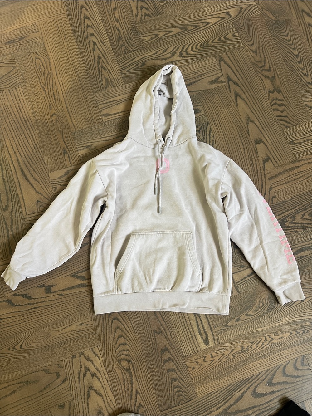 Men’s-Light Gray Pullover Hoodie with Pink Accent